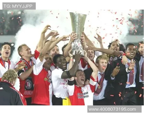 足球杯激战正酣各国球队争夺荣耀谁将捧起梦寐以求的冠军奖杯